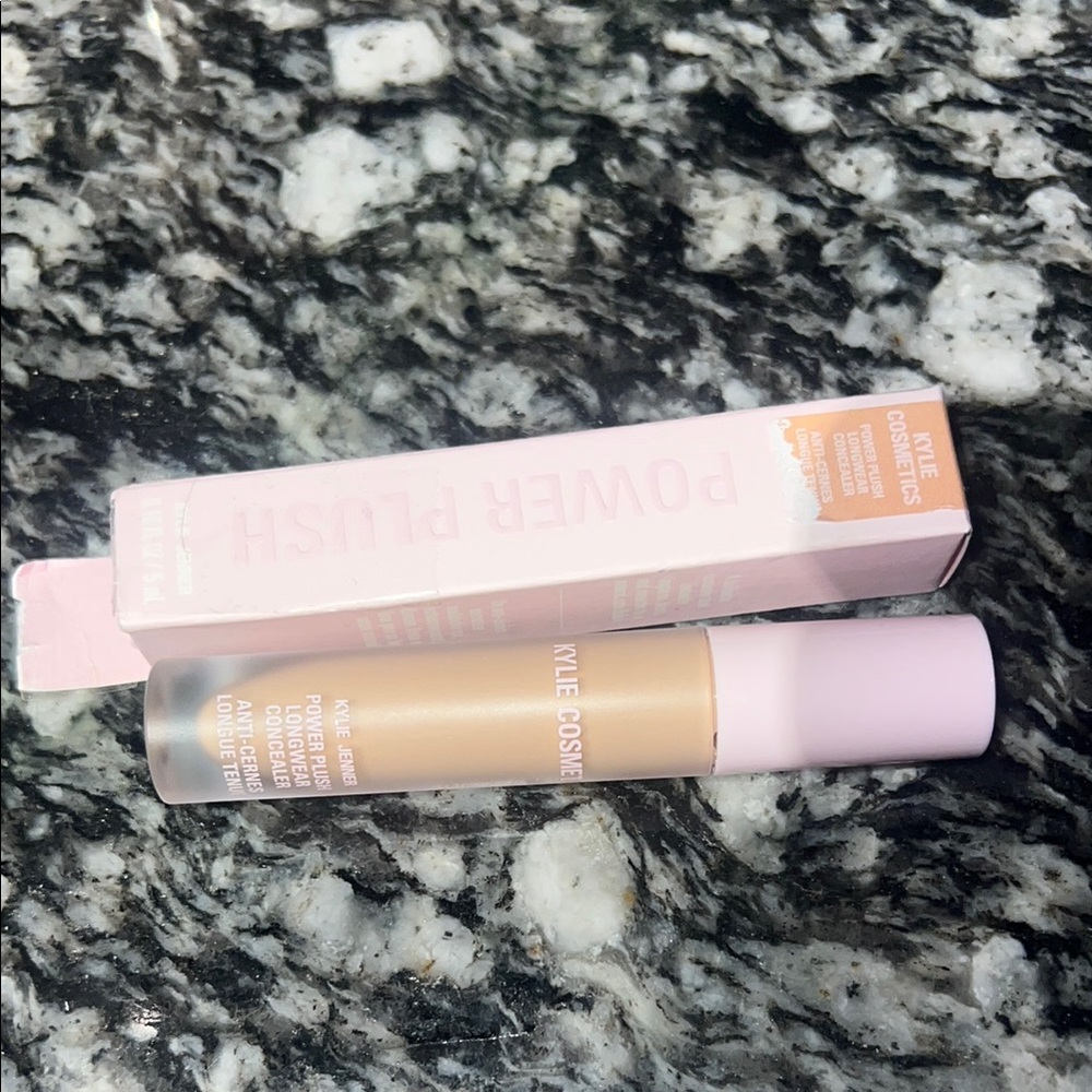 Kylie Cosmetics Power plush long wear concealer - 4wn